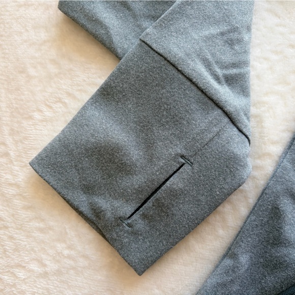 Apana Gray Running Jacket with Thumbholes and pockets size L - Picture 2 of 3